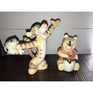 Lenox 2004 Disney "Winnie The Pooh and Tigger" Salt and Pepper Set